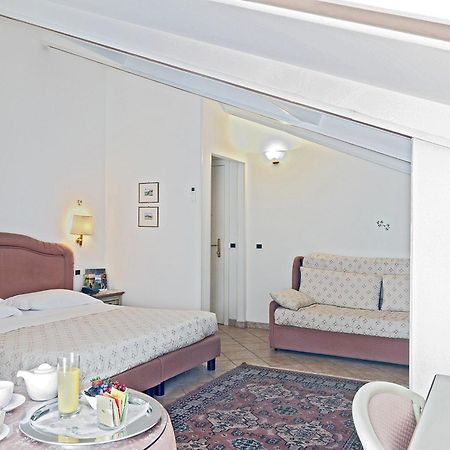 Hotel Kursaal Passignano sul Trasimeno Oda fotoğraf