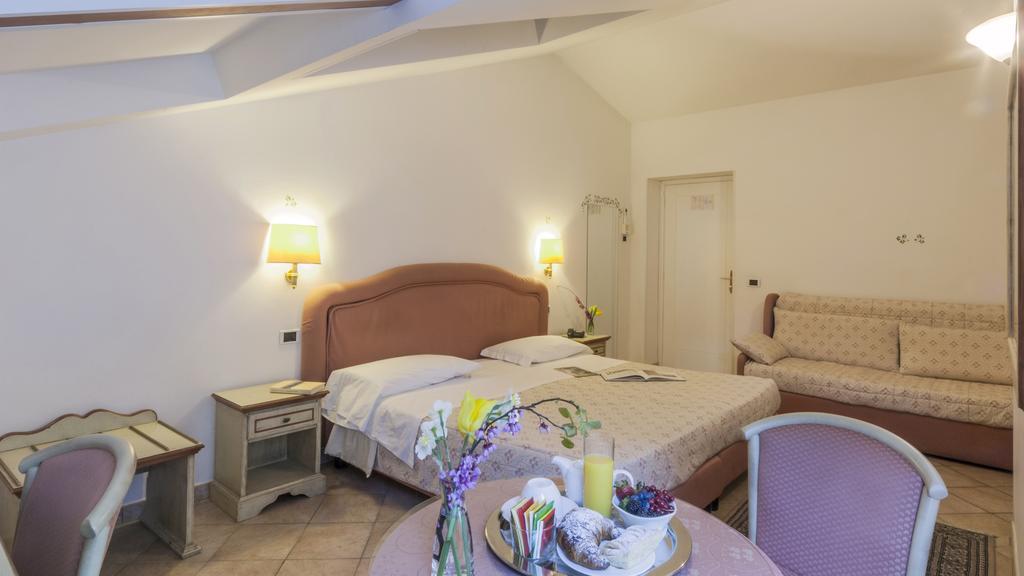 Hotel Kursaal Passignano sul Trasimeno Dış mekan fotoğraf